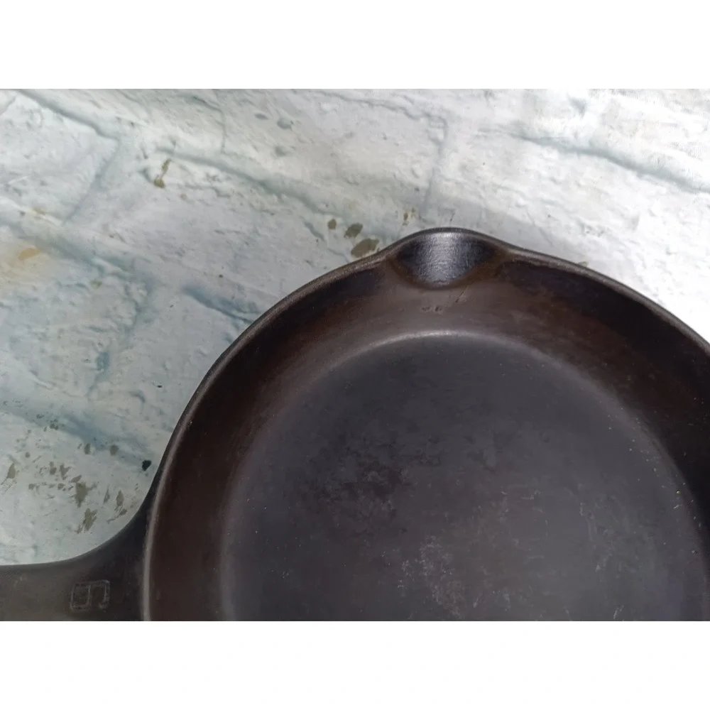 Vintage Griswold Cast Iron Skillet No. 6 Erie, PA 699 T Used
